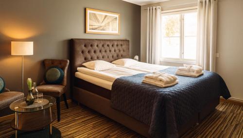 Tempat tidur dalam kamar di Rum För Resande