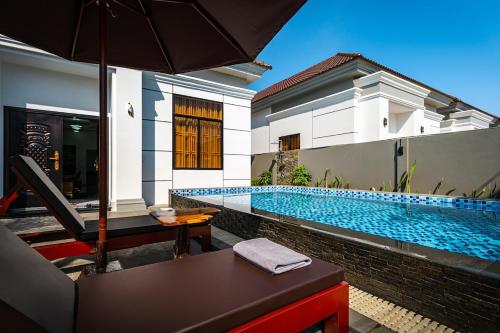 2Bdrm Salt Water Pool 15 mins drive from Center