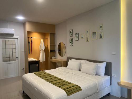 a bedroom with a large bed with white sheets at เพาะสุข กู๊ดดรีม in Ban Wang Hu Kwang