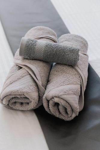 a pile of towels sitting on top of a table at Casa G, en Rionegro in Rionegro
