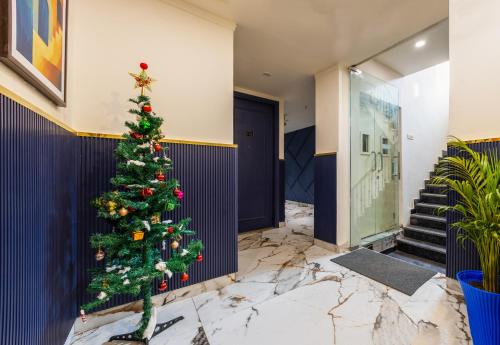 a christmas tree in the middle of a hallway at The PratiQ Neo - Meera Bagh in New Delhi