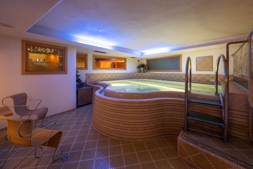 Hotel Luis — Swimming pool
