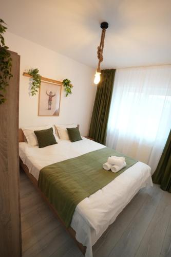 a bedroom with two beds with green and white at Lumena - Kingsize Beds, ultracentral, 80mp in Topliţa
