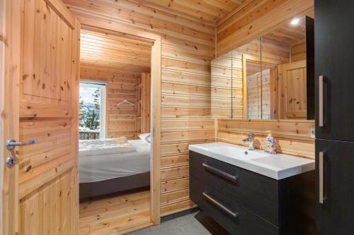 a bathroom with a sink and a bed in a room at Solstråle Hytte 6p in Vradal