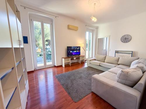 a living room with a couch and a tv at Casa Lungomare in Arenzano