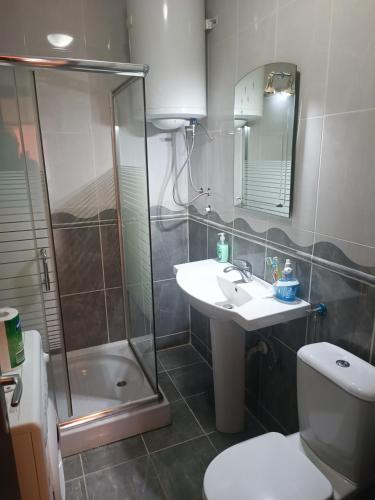 Kamar mandi di Stan u centru