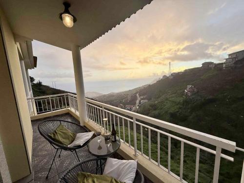 a balcony with a view of the ocean on a hill at Vista Verde in Estreito de Câmara de Lobos