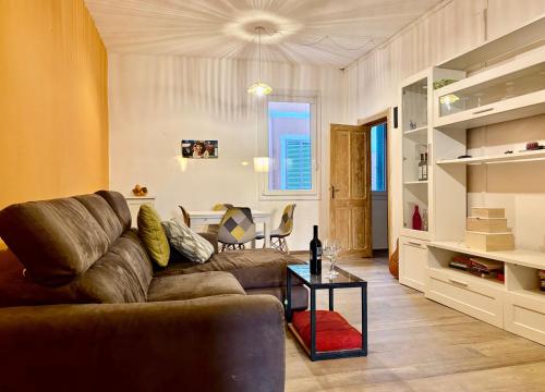 a living room with a couch and a table at Da Marilena in Sorso