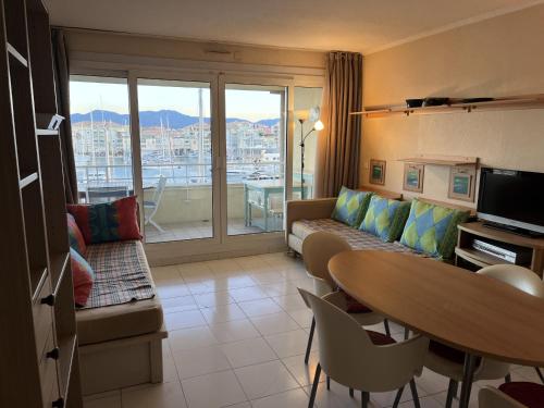 CAP HERMES, 4eme etage, vue exceptionnelle sur le port