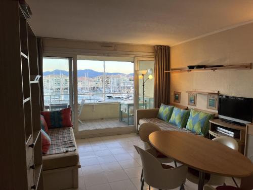 CAP HERMES, 4eme etage, vue exceptionnelle sur le port