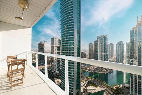 Luxury 1BR Lake View Near Metro & Marina