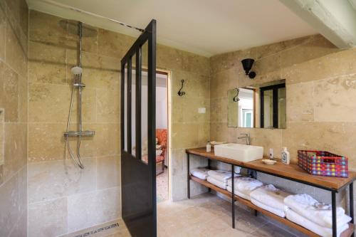 a bathroom with a sink and a shower at Mas des Côtes in Saint-Hippolyte-le-Graveyron