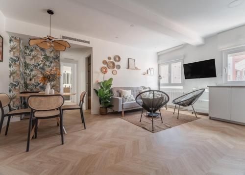 Bright cozy - 2 Bdrs 2 Baths -Barrio Salamanca