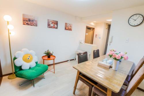 203 Room, a 6-minute walk from Tokyo Koiwa Station Direct connected to Shinjuku and Akihabara Stations Comfortable one-bedroom apartment with separate wet and dry areas