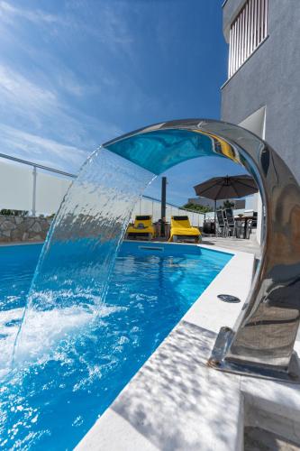 Villa Luka with heated private pool