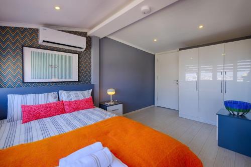 Maxihomes Hadrian Falcon Stylish Apartment