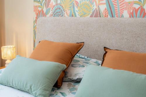 Bright 2-room apartment in the heart of the town, Air conditioning and Balcony