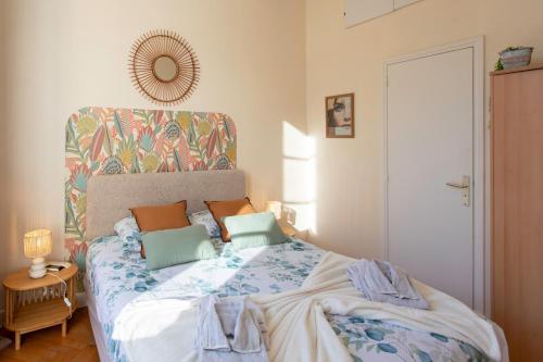 Bright 2-room apartment in the heart of the town, Air conditioning and Balcony