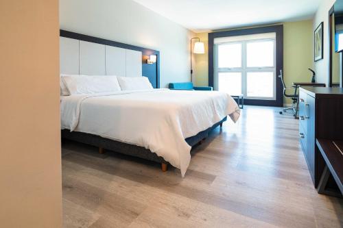 Holiday Inn Express Rosario by IHG — Room
