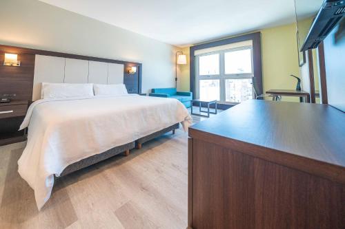 Holiday Inn Express Rosario by IHG — City view
