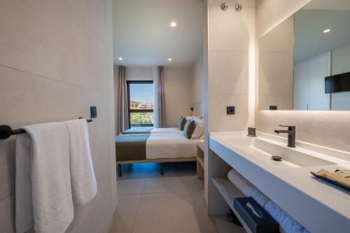 Amarilla Golf Residences — Photo of the whole room