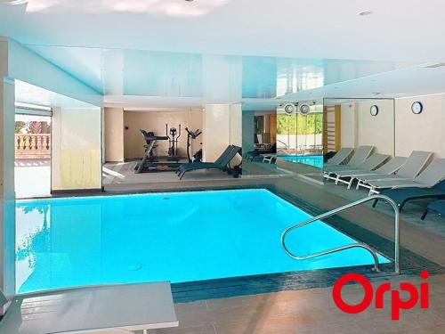 Appartement Central proche Plages avec Piscine, Sauna, Parking et Climatisation