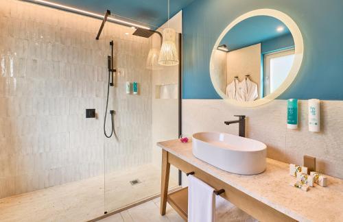 a bathroom with a sink and a shower at Le Bouganville Rooms Suites and Apartments in Villasimius