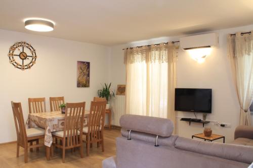 Three Little Birds 2plus2