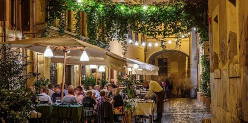 romantic flat in the heart of Trastevere