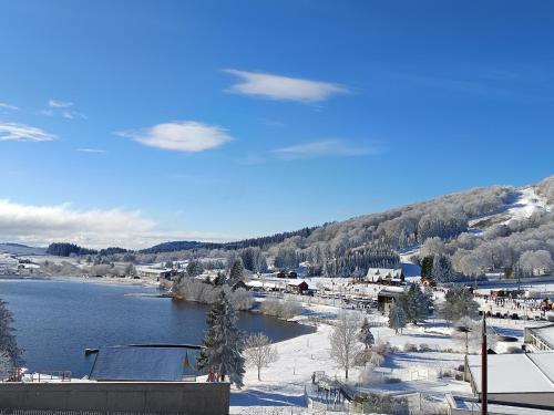 Super Besse: Appartement 6 pers. lumineux avec balcon et cuisine équipée - FR-1-814-144