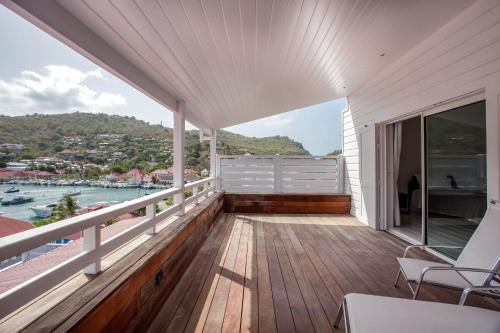 a balcony with a view of the water at Penthouse de Luxe Gustavia in Gustavia