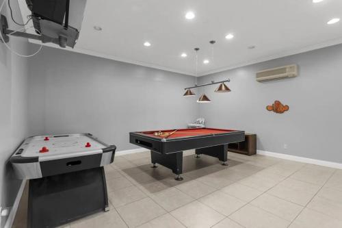 25% Off 7BR Theme Villa PoolSpaGameRoom photo 34