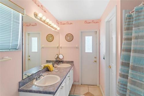 25% Off 4BR Pool VillaGame Room photo 4