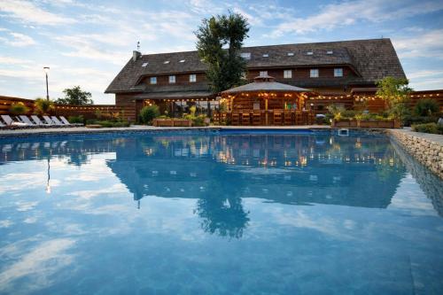 a large swimming pool in front of a building at Hotel Karczma u Macieja in Bolków