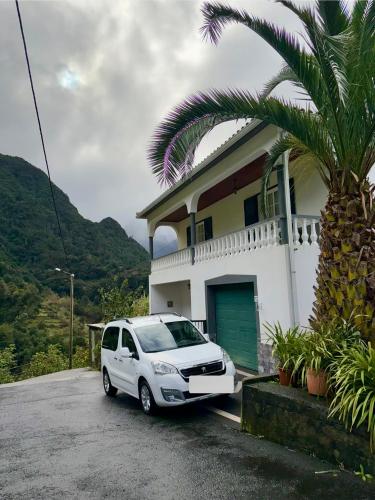 a white car parked in front of a house at Mountain retreat in Boaventura