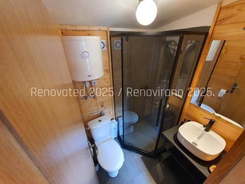 Bilik mandi di Apartments Ostojic