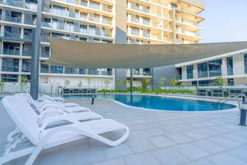 Vogue Vacation Homes, Khalifa City The Gate near Yas Island and Ferrari World, One Bedroom Apartment with Balcony and City view, Access to all Amenities