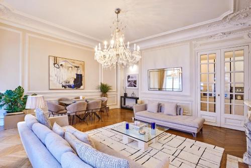 Chic Haussmann Apartment