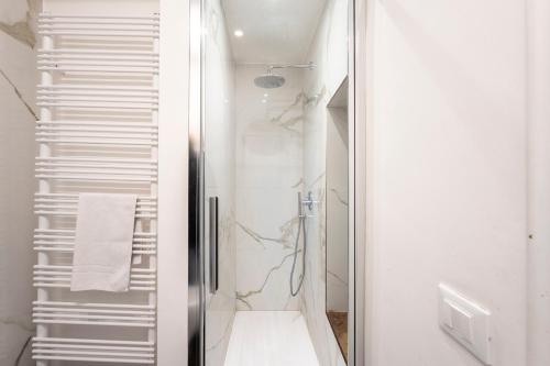 a shower with a glass door in a bathroom at Florence Eye Accomodations by Hôtea in Florence