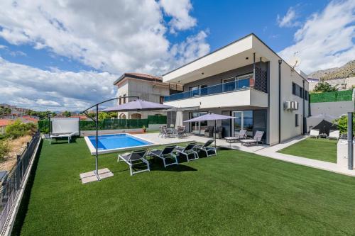 Villa La Vie - Podstrana