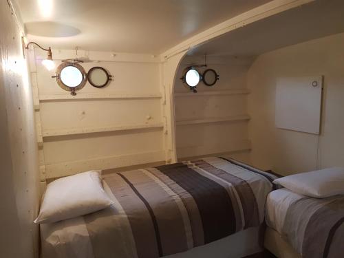 Ένα ή περισσότερα κρεβάτια σε δωμάτιο στο Woodlyn Park Motel