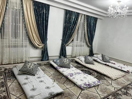 Llit o llits en una habitació de Datkaiym Guest House