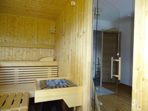 a wooden sauna with a bench and a shower at Ferienwohnung Horizont in Ofterschwang