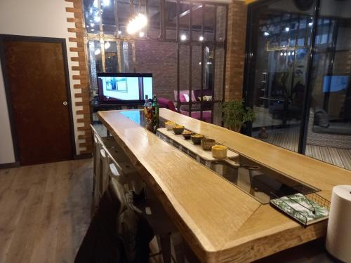 Televisyen dan/atau pusat hiburan di Loft 500M2