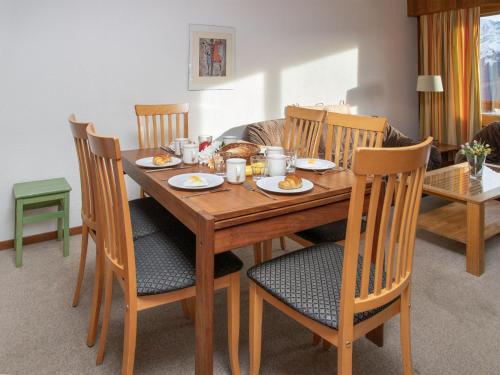 Apartment Porthos 37 by Interhome