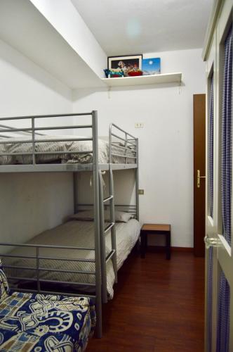 a room with two bunk beds and a table at Casa Alpina Place in Isolaccia