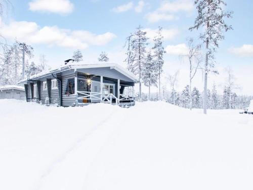 a tiny house in the snow at Holiday Home Jousimaja by Interhome in Ylläsjärvi