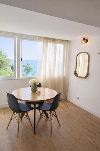 Sesimbra Beachfront Apartment - Direct Access