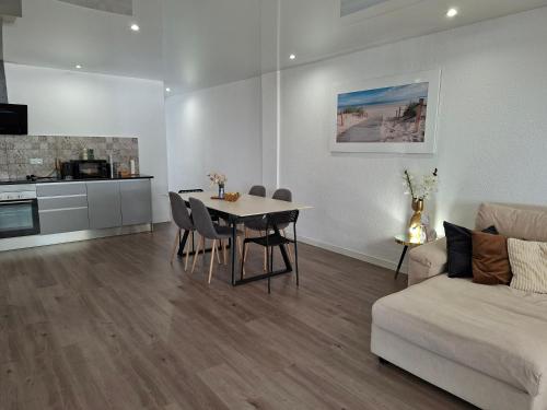 Spacious 3BR Apartment with Terrace 300m Beach PMT13 photo 15