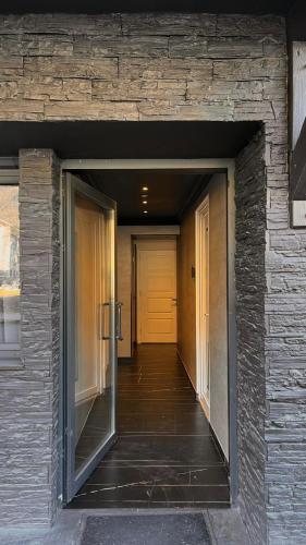 a hallway with a yellow door in a brick building at Beau studio cosy in Randens